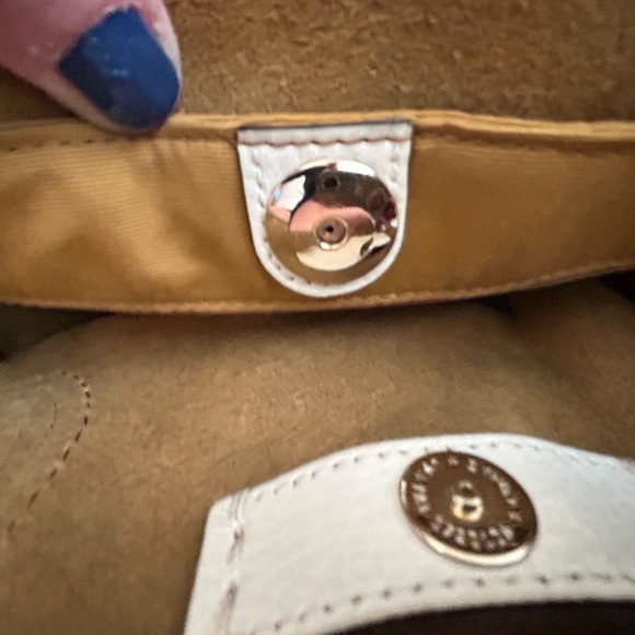 Coach cream leather tote carrying bag, base 13” & height 10” - Picture 9 of 9